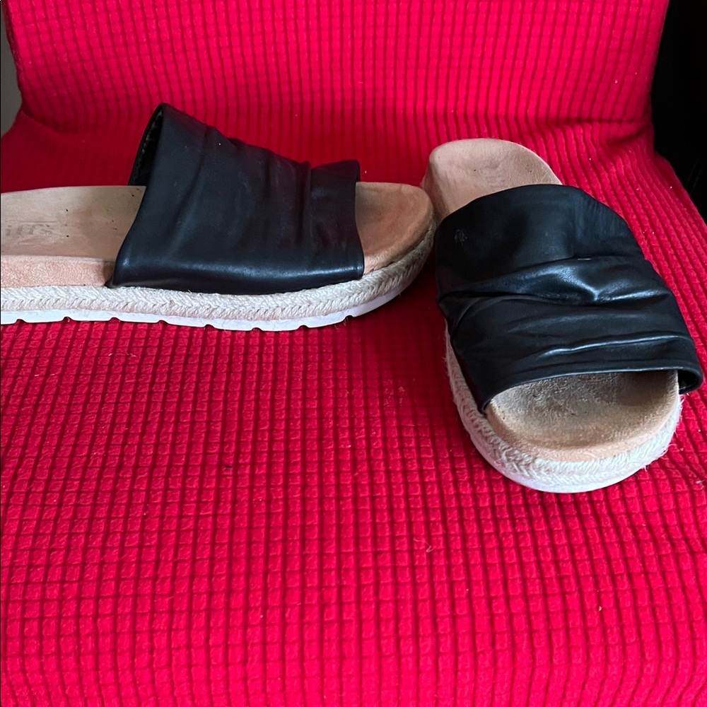 Cliffs Black Leather Women's Slide Sandals